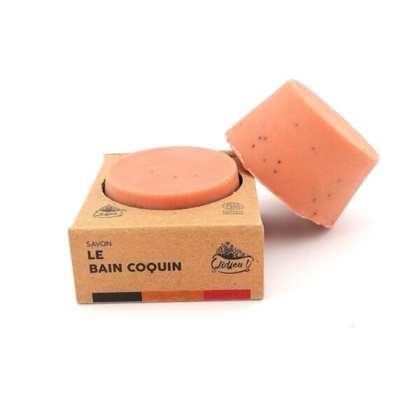 Le Bain Coquin, un savon 100% d'origine naturelle, certifié BIO, exfoliant à l'huile d'Amande douce.