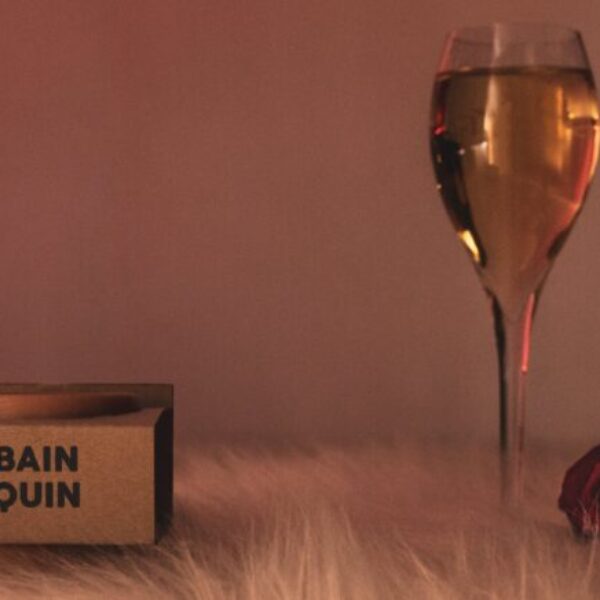 Le Bain Coquin, un savon 100% d'origine naturelle, certifié BIO, exfoliant à l'huile d'Amande douce.